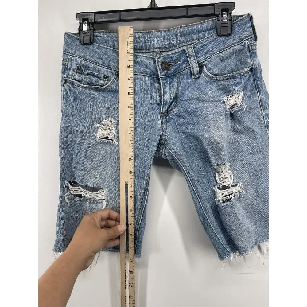 B Bullhead Size 1 Long Short Distressed Light Wash Denim‎ Jean Bermuda Shorts